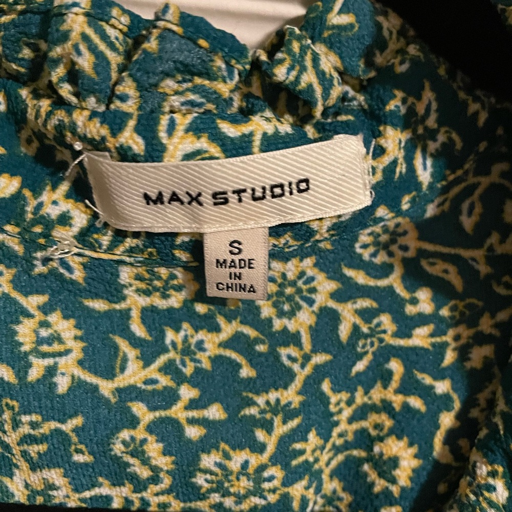 Max Studio Maxi dress Green Floral - Picture 3 of 3